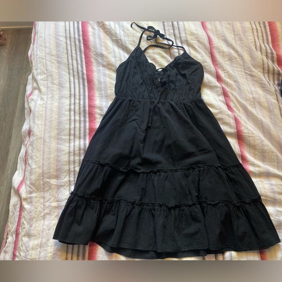 Black shein beach dress:) - Picture 3 of 4